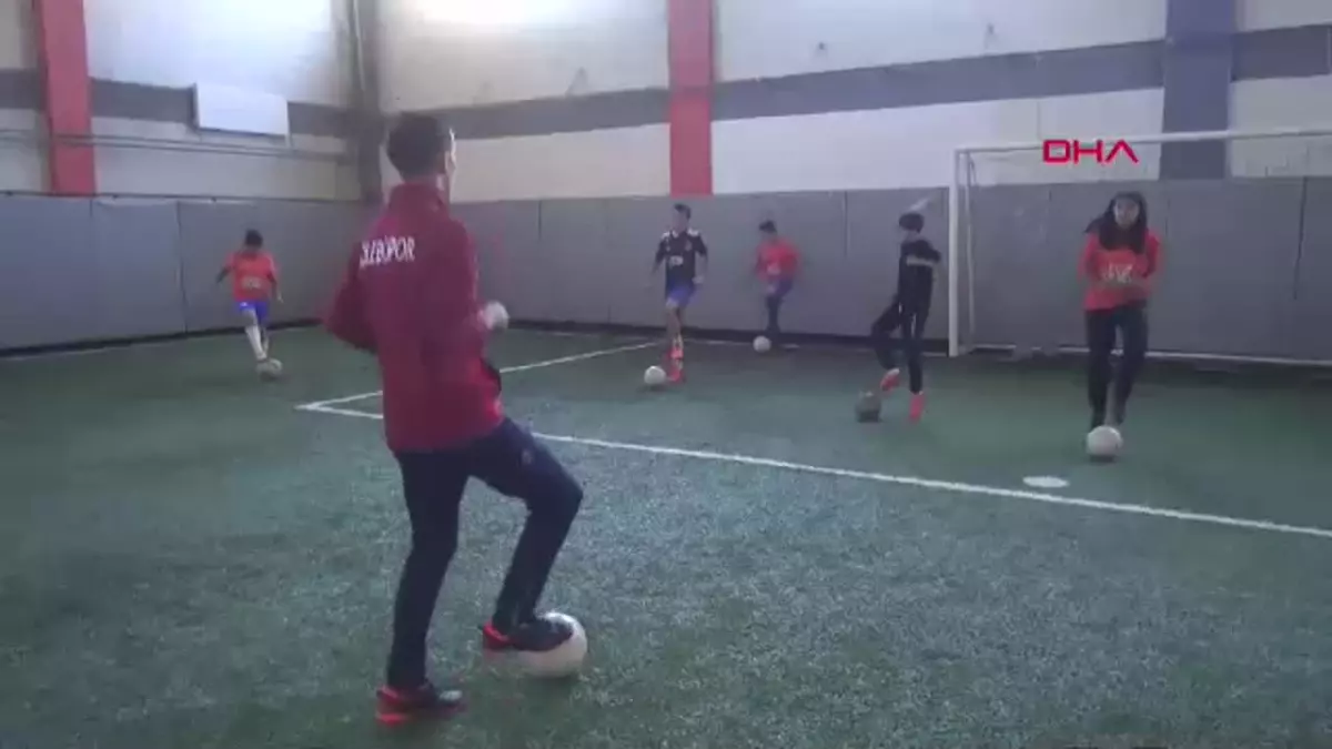 Erzurum’da Tek Kız Futbolcu Elifnaz’ın Milli Takım Hedefi