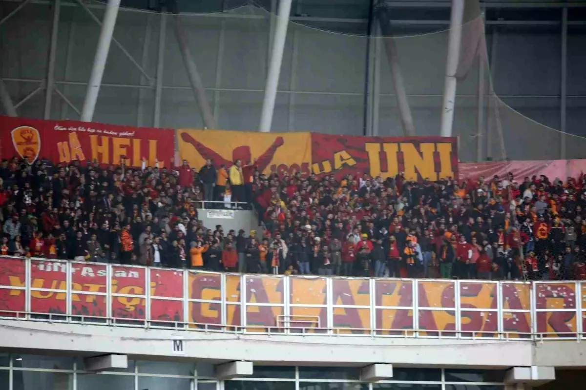 Galatasaray Taraftarı Sivas’ta Coştu