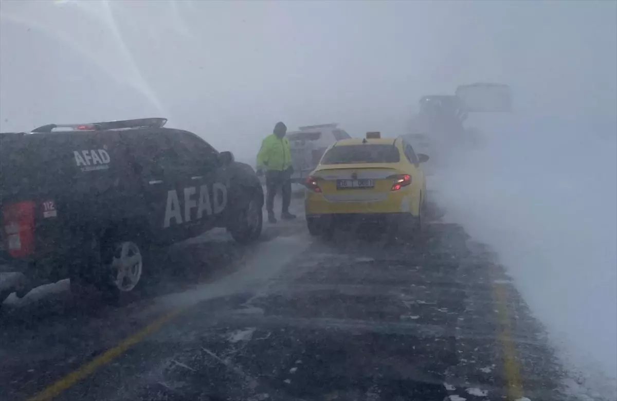 Ardahan-Şavşat Yolu Karla Kapandı