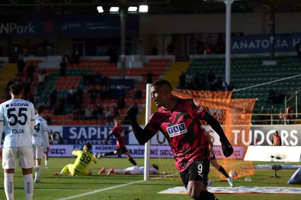 Alanyaspor, Adana Demirspor’u 3-2 Mağlup Etti