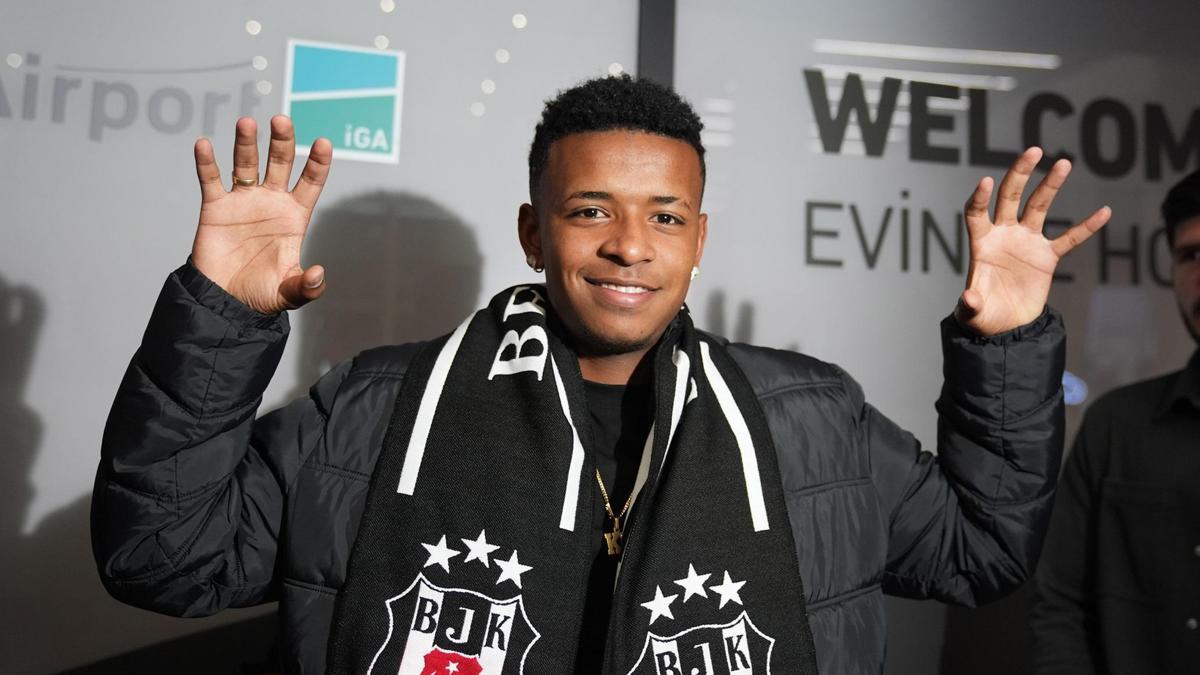 Beşiktaş’ın yeni transferi Keny Arroyo, gece saatlerinde İstanbul’a geldi!