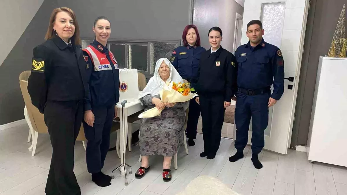 Jandarma’dan ‘Rüküş Anneanne’ye Ziyaret