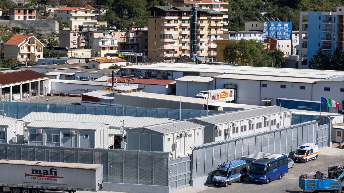 İtalya 40 sığınmacıyı Arnavutluk’taki gözaltı merkezlerine gönderdi